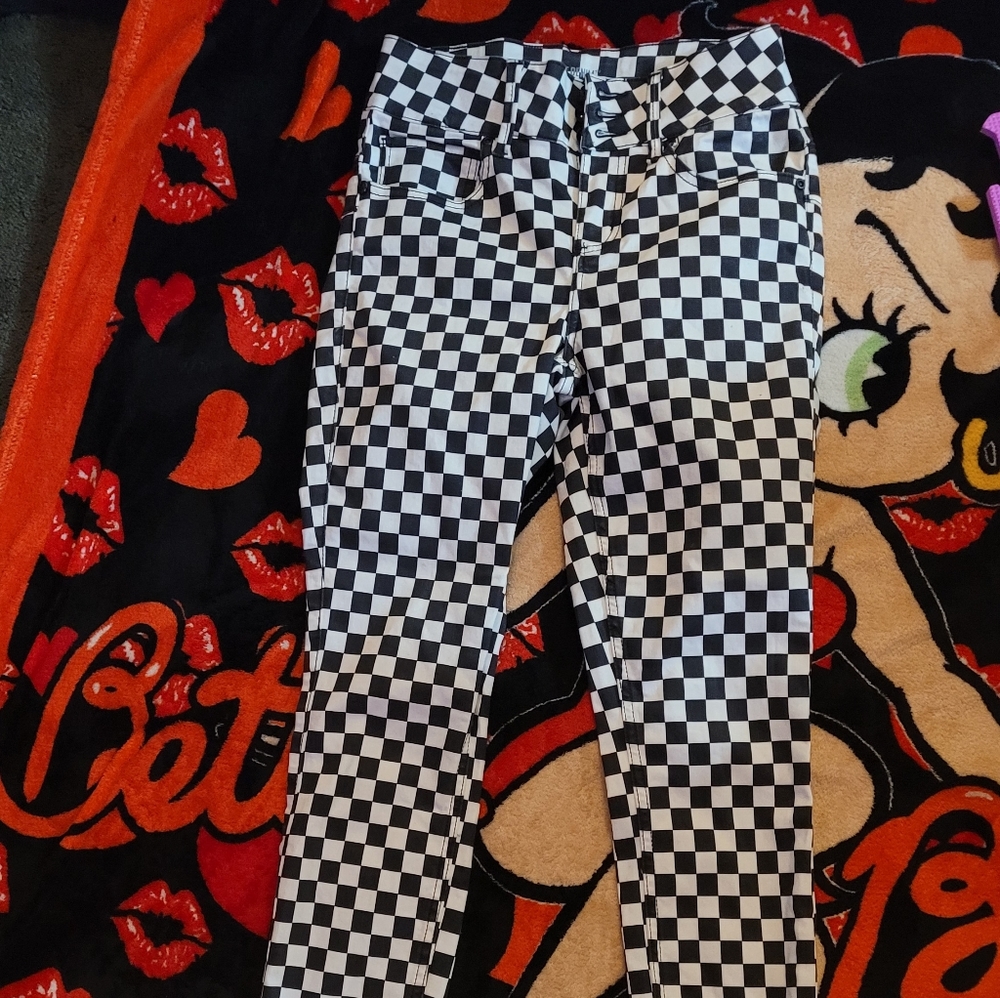 Checkered 3 button skinny jeans NWOT 5
